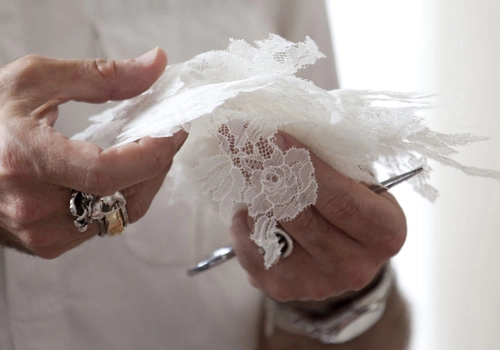 Sốc vì váy cưới của angela baby có giá hơn 900 tỷ đồng
