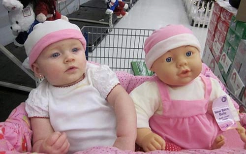 Sửng sốt những em bé trông giống hệt búp bê