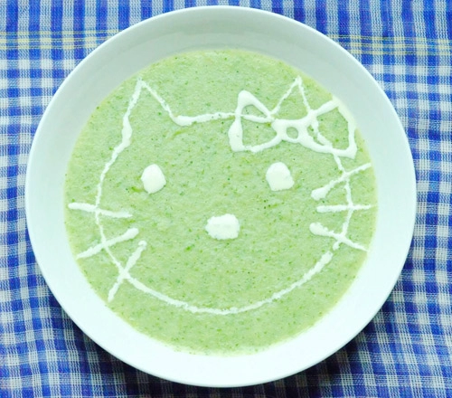 Súp bông cải xanh hình mèo kitty cho bé dịp 16