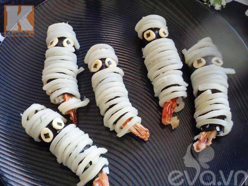 Sushi tôm hình xác ướp holloween cho bé