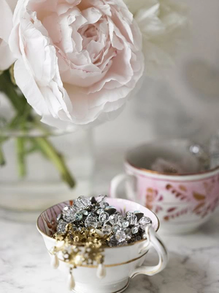 Tận dụng tách trà để trồng cây cất nữ trang