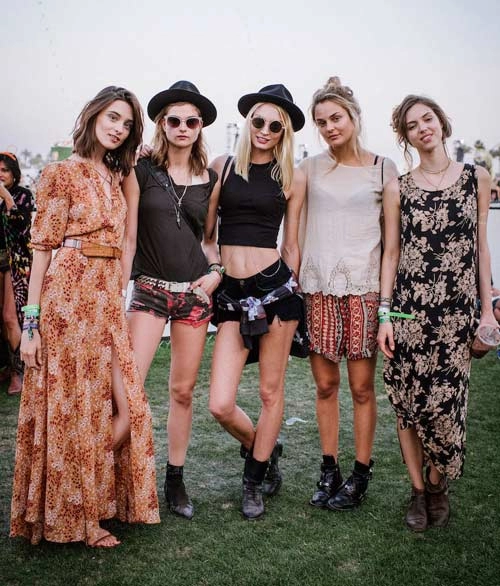 Teen mỹ hở bạo tham dự coachella vì quá nắng nóng