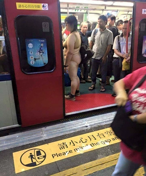 thảm họa nội y xuất hiện trên tàu điện ngầm châu á
