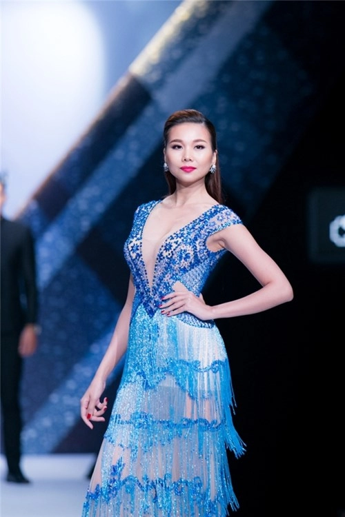 Thanh hằng tất tả chạy show mặc dù bận rộn với next top model