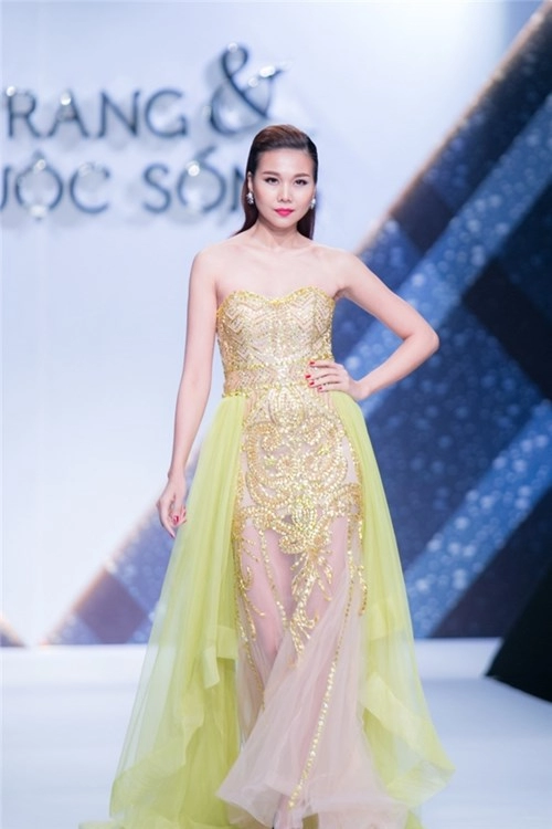 Thanh hằng tất tả chạy show mặc dù bận rộn với next top model