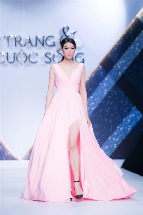 Thanh hằng tất tả chạy show mặc dù bận rộn với next top model