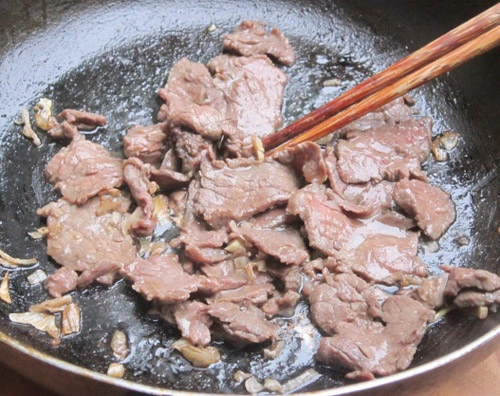 Thịt bò xào củ cải khô ngày mưa