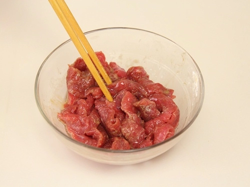 Thịt bò xào ớt chuông đơn giản ngon cơm