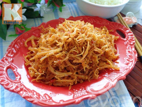 Thịt gà khô xé sợi cay ngọt để dành ăn dần