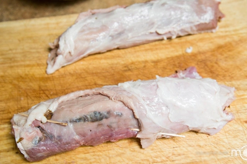 Thịt lợn cuộn nấm nướng lạ miệng