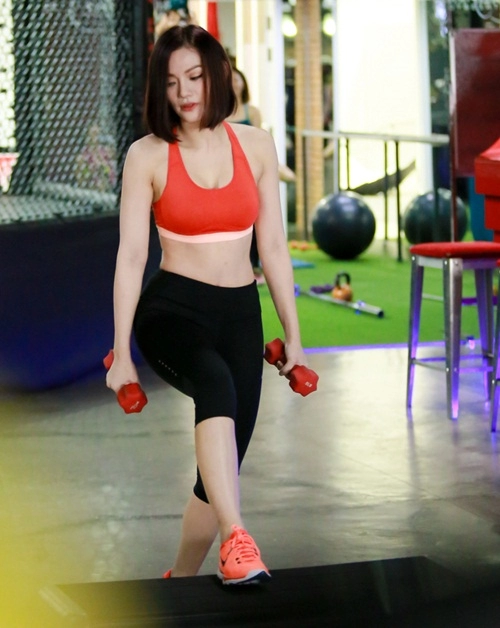 Thu thủy chăm chỉ tập gym để giữ dáng đón tết