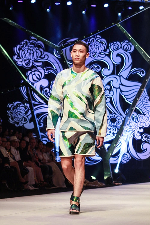 Tiến truyển lên ngôi quán quân project runway vietnam 2015