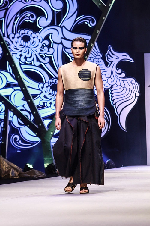 Tiến truyển lên ngôi quán quân project runway vietnam 2015