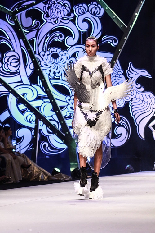 Tiến truyển lên ngôi quán quân project runway vietnam 2015