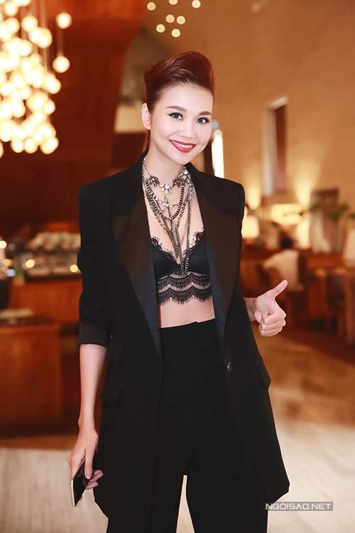 Tuần qua thanh hằng jennifer phạm sexy mòn con mắt