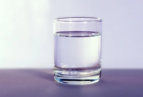 Ung thư vì uống nước đun sôi để nguội lâu ngày