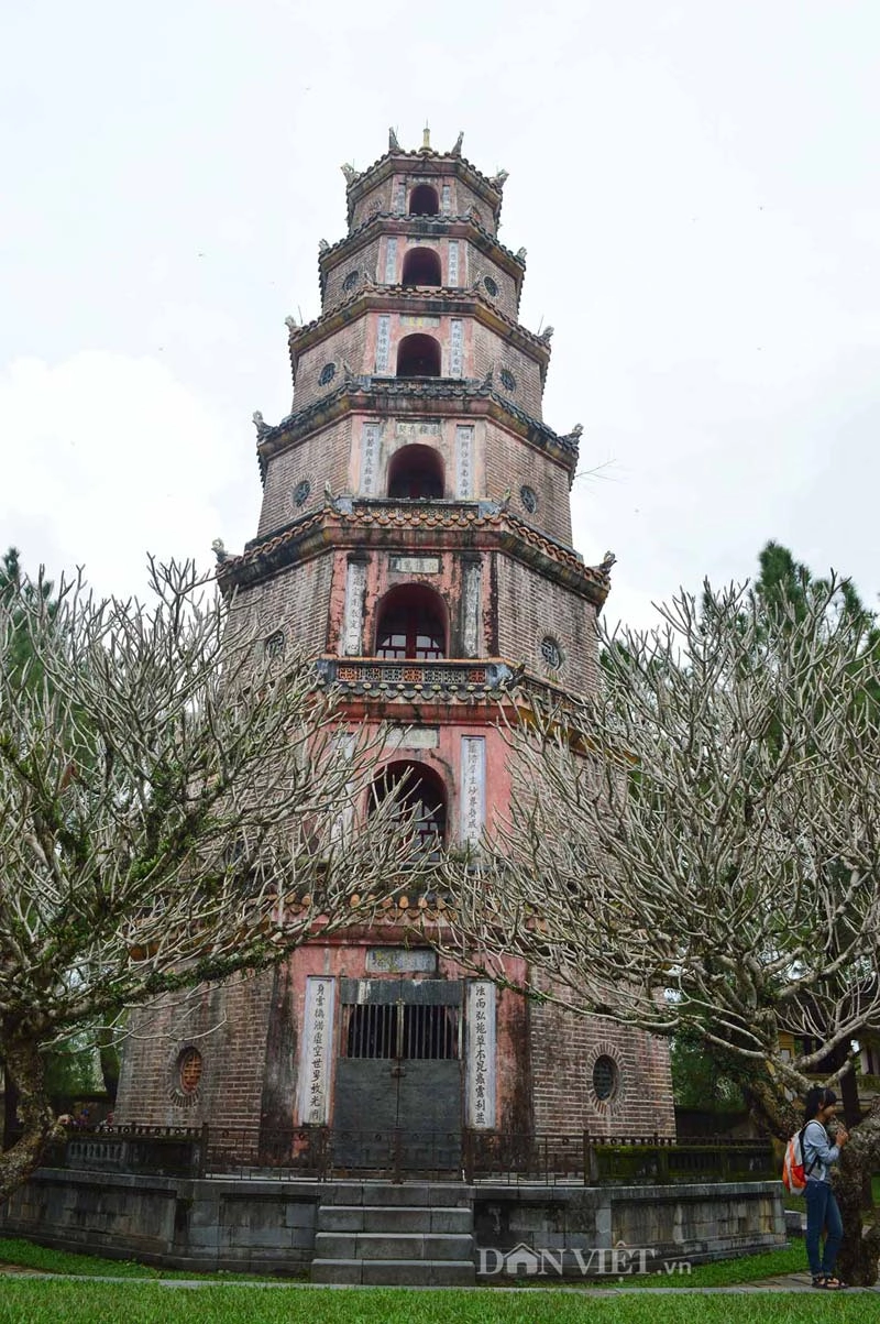 Vẻ đẹp kiến trúc tháp phước duyên và chùa linh mụ