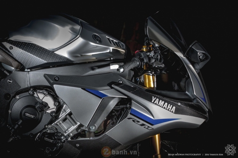 Yamaha r1m mạnh mẽ với loạt đồ chơi giá trị
