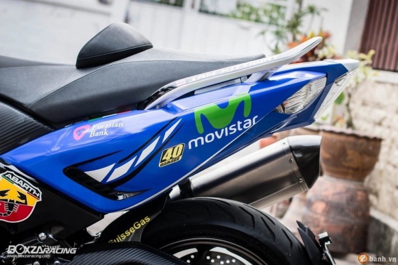 Yamaha tmax đậm chất thể thao trong bộ cánh movistar