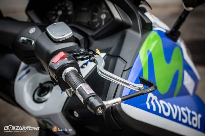 Yamaha tmax đậm chất thể thao trong bộ cánh movistar