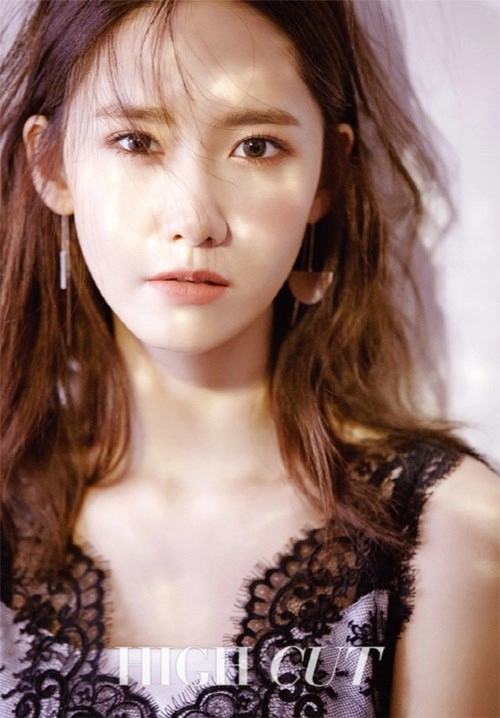 Yoona khoe vẻ trưởng thành táo bạo hở hang trên tạp chí