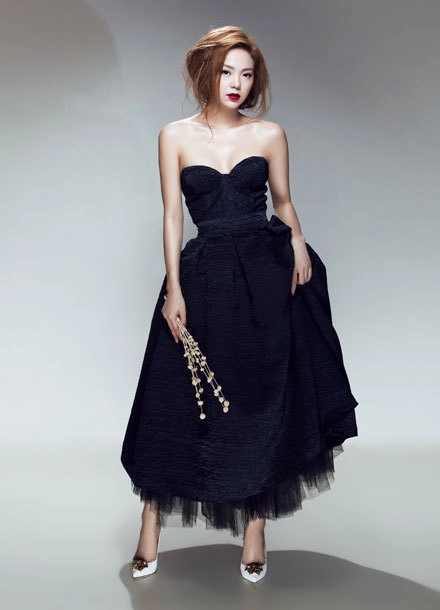 10 cách mặc đẹp với chiếc váy đen huyền thoại