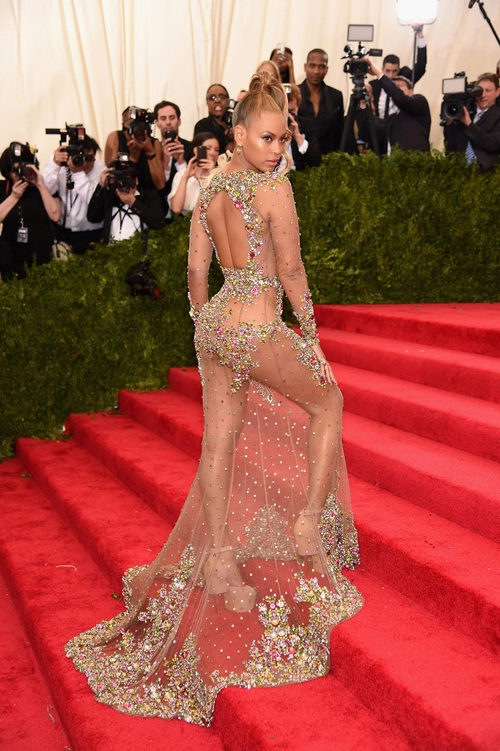 3 mẫu váy xuyên thấu bỏng mắt tại met gala 2015