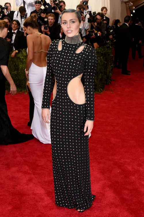 3 mẫu váy xuyên thấu bỏng mắt tại met gala 2015