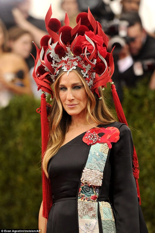 3 mẫu váy xuyên thấu bỏng mắt tại met gala 2015