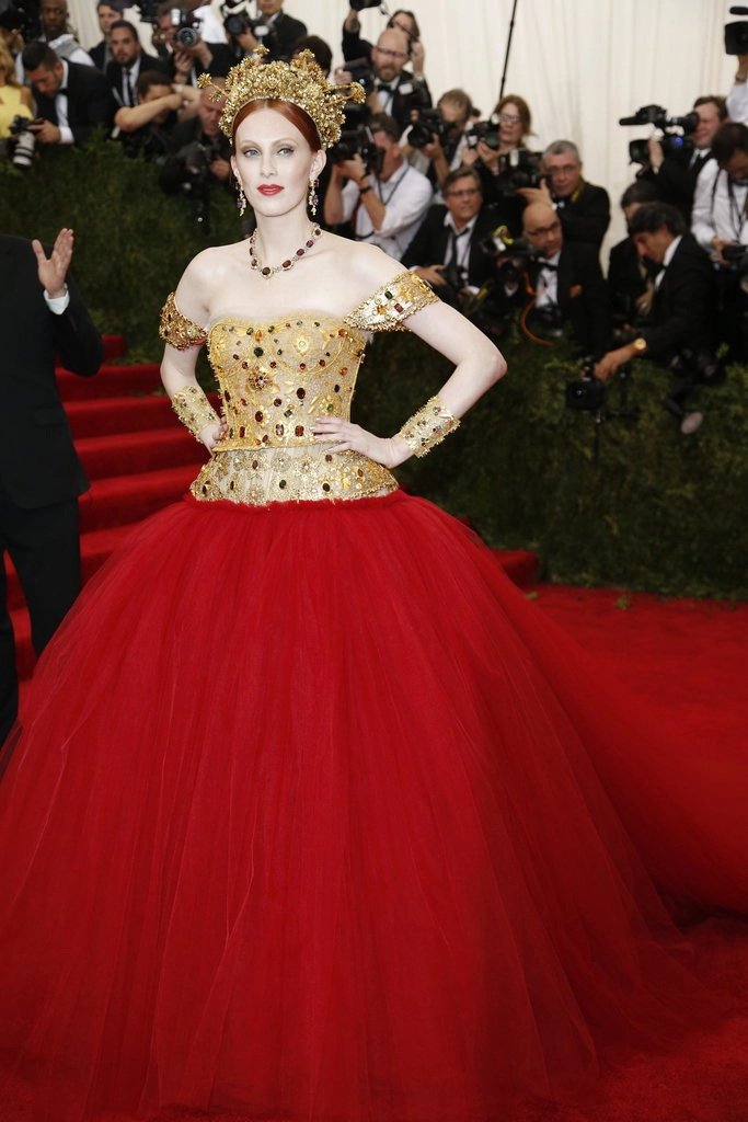 3 mẫu váy xuyên thấu bỏng mắt tại met gala 2015