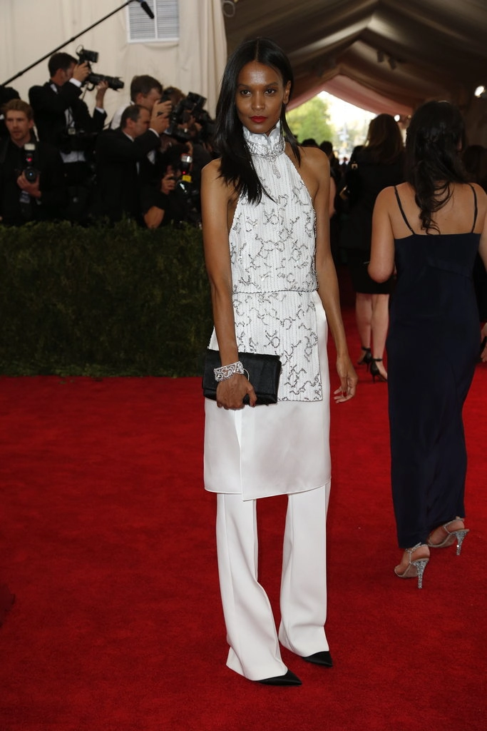 3 mẫu váy xuyên thấu bỏng mắt tại met gala 2015