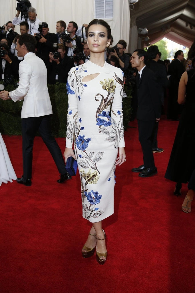 3 mẫu váy xuyên thấu bỏng mắt tại met gala 2015