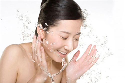 5 lời khuyên khi rửa mặt để làn da luôn mịn màng