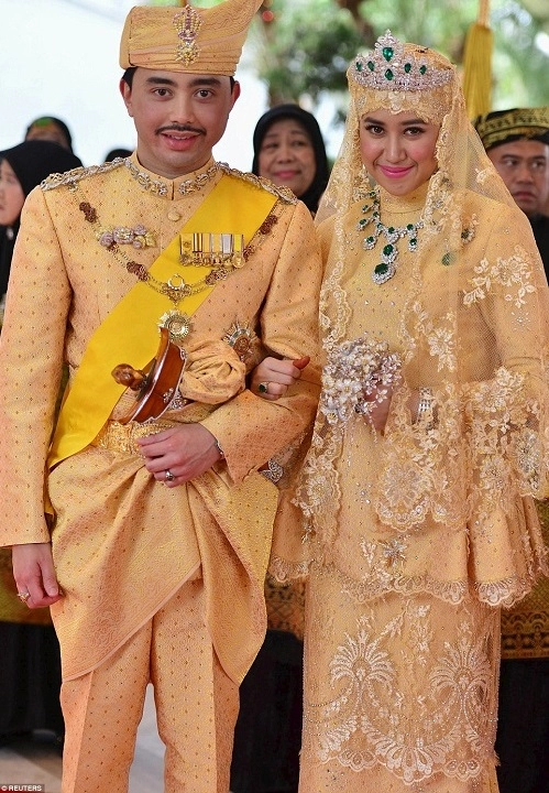 7 bộ váy cưới hoàng gia xa xỉ nhất hành tinh