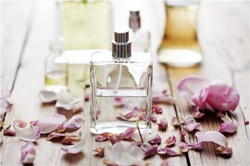 8 mẹo đơn giản giúp bạn giữ hương nước hoa thơm dai và lâu