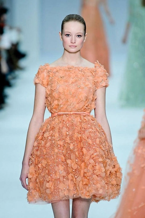 Angela phương trinh tái xuất với váy nhái elie saab