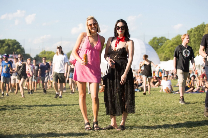 Áo lót bikini váy siêu ngắn tràn ngập lễ hội âm nhạc