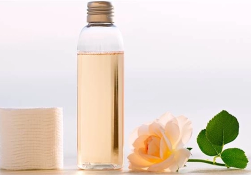 Biến nước hoa hồng thành dưỡng chất thần kì cho da
