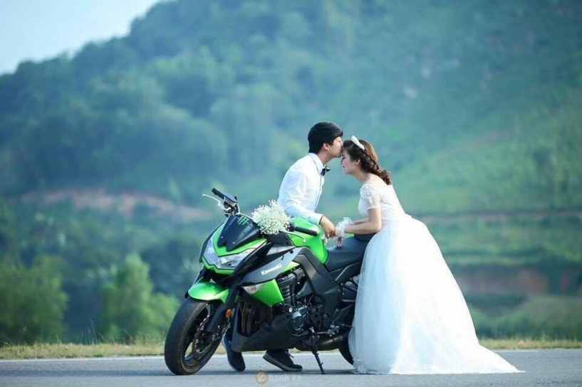 Bộ ảnh cưới đẹp như mơ của cặp đôi thái nguyên bên cạnh kawasaki z1000