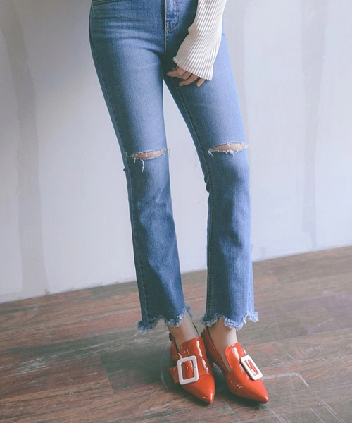 Cách đơn giản chinh phục quần jeans tua rua