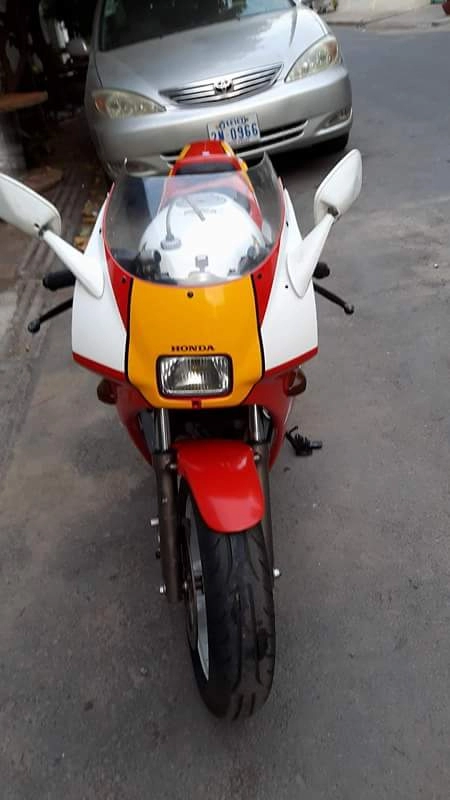 Cùng ngắm nhìn chiếc honda nsr 50cc bên xứ cam