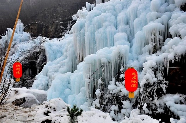 Đẹp mê hồn cảnh thác nước đóng băng ở trung quốc