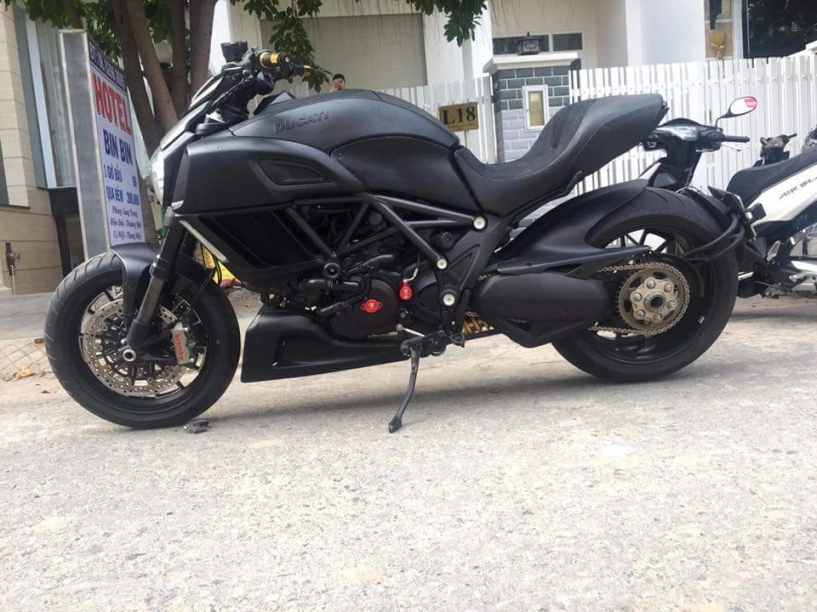 Ducati diavel cơ bắp và hầm hố giữa sài gòn