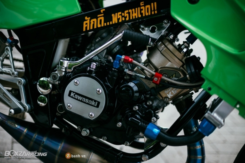 Kawasaki kips đầy phong cách trong bộ cánh hàng hiệu