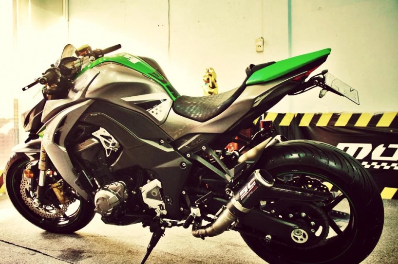 Kawasaki z1000 siêu chất với nhiều phụ tùng đồ chơi hàng hiệu tại việt nam