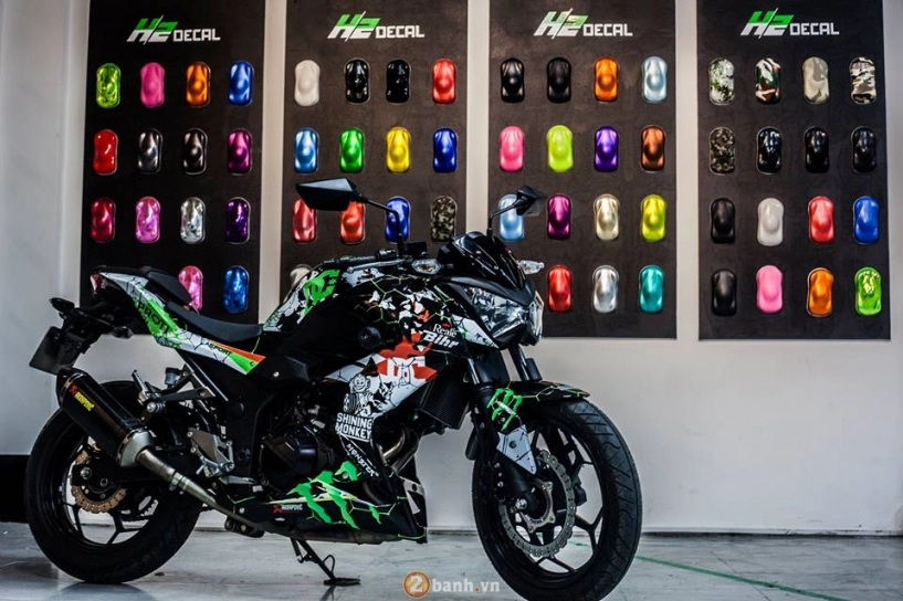 Kawasaki z300 trong màu áo dc monster energy