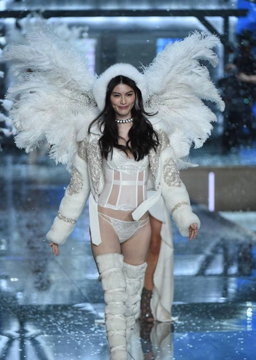 Loạt hình nóng hổi của show victorias secret 2015