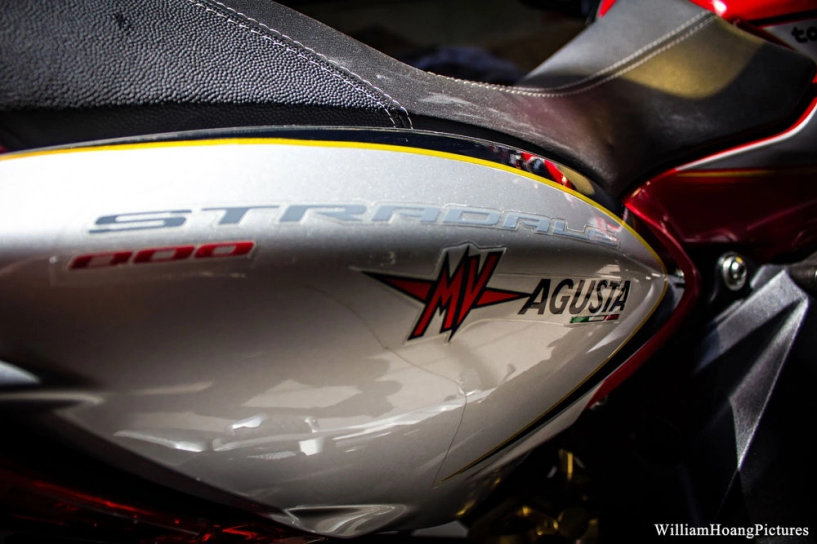 Mv agusta stradale 800 trong bản độ đầy mê hoặc của biker sài gòn