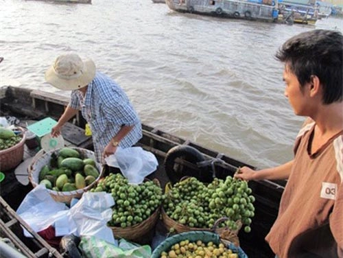 Ngắm bình minh lênh đênh cùng chợ nổi cái răng