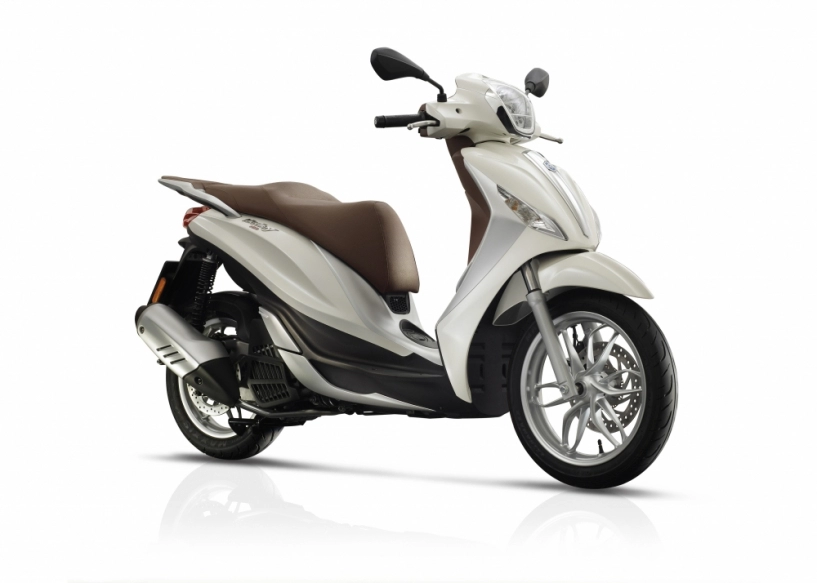 Nhìn lại sự cải tiến bên trong xe piaggio medley abs qua clip thực tế tại showroom piaggio